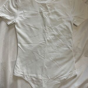 Babaton Cream Short Sleeve Top